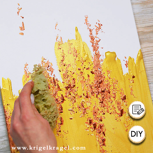 Lerne dein eigenes abstrakte Bild in goldener Acrylfabe malen. Die Malanleitung zeigt dir Schritt für Schritt wie man ein Acrylbild malt und es beleuchtet. Abstrakte Kunst zum selbermachen.